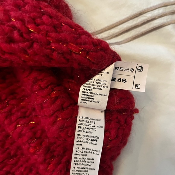 Warm sweater for the fall and winter. - Picture 3 of 7